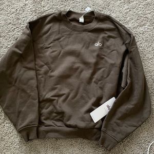 Alo Yoga Accolade Crew Neck Pullover - size small - color Espresso